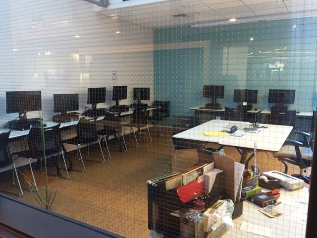 igrad office with 8 computers and desks